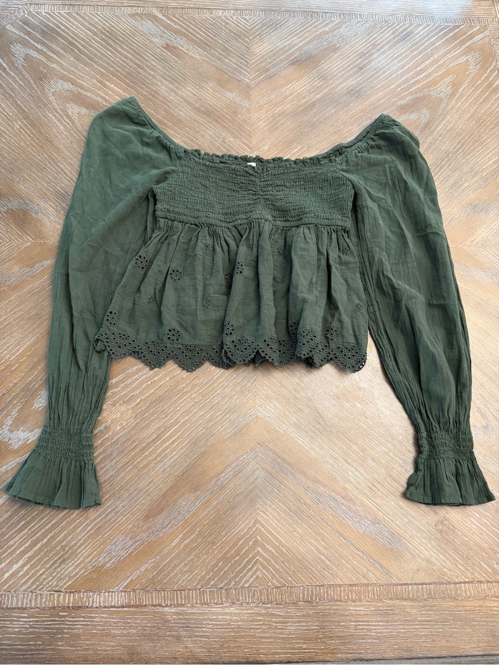 0046 American Eagle Outfitters Olive Green Off-Shoulder Crop Top